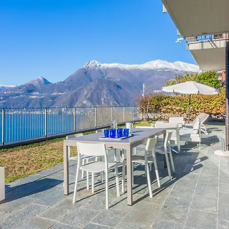 The Patio Over Varenna Перледо